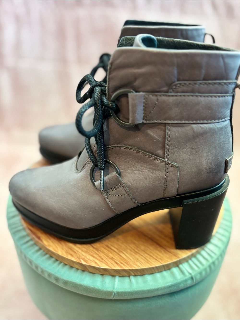 Size 8 Womens Margo Lace-Up Block Heel Ankle Boots in Gray